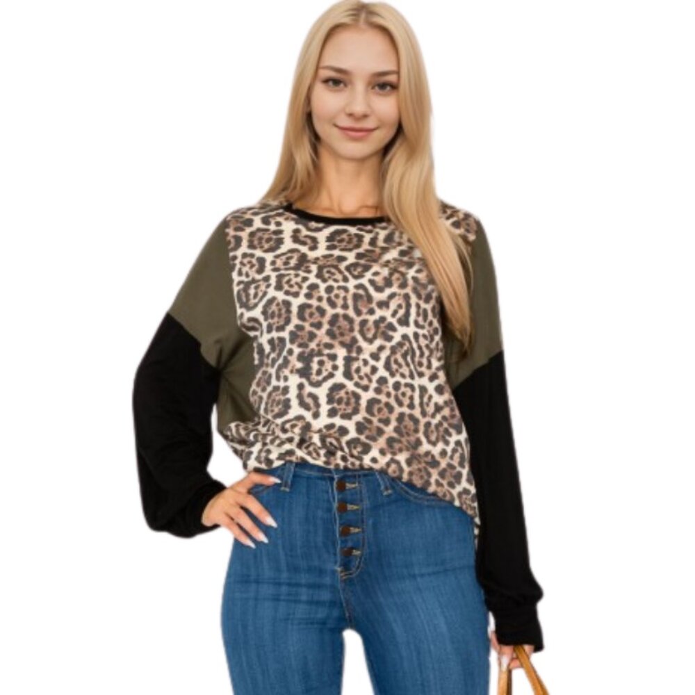 ✨5/$25✨Plus‎ Size Animal Print Contrast Top in Olive